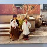 �Ho il cuore a pezzi a vedere la villa ora in questo stato - conclude Elisa -. Nonostante ci� vengo sempre a farle visita. Mi piace sedermi sulla scalinata dove si rilassava mia madre tenendomi in braccio da piccolina e faccio riaffiorare alle mente i ricordi e gli odori della mia infanzia�